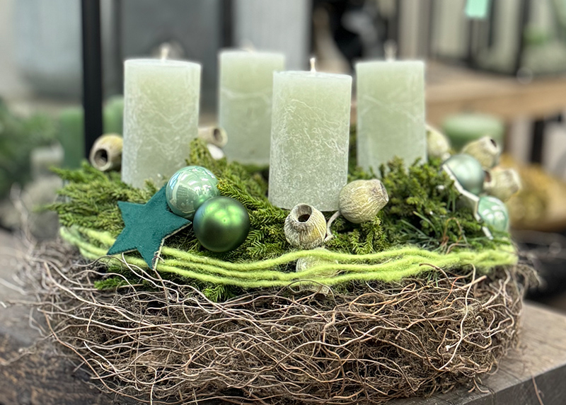 Adventskranz mit vier Kerzen